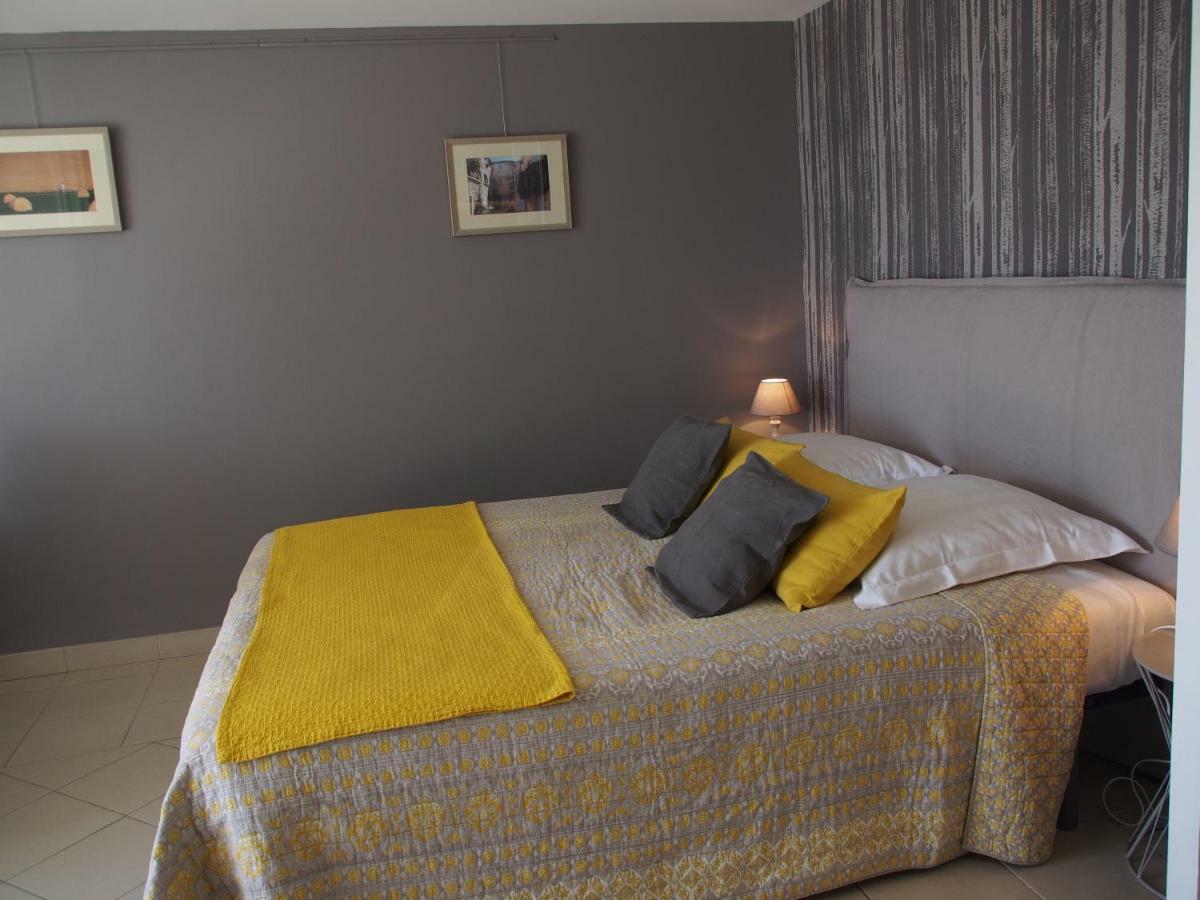 Une Heure Bleue Manosque Exterior photo